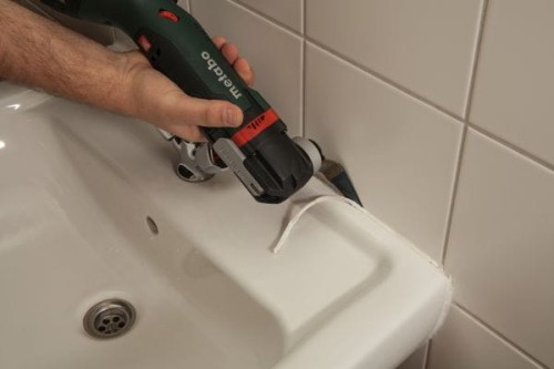 7030